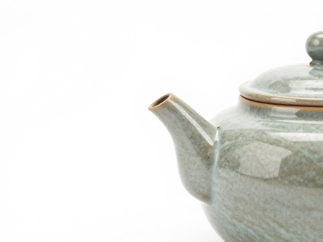 茶器文化解析,如何通过壶嘴与自然釉面辨别好壶
