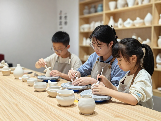 亲子研学探秘陶瓷雕塑艺术,打卡城市陶瓷艺术馆新地标