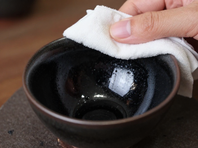 建窑黑釉鉴赏,如何用软布擦拭保养茶盏