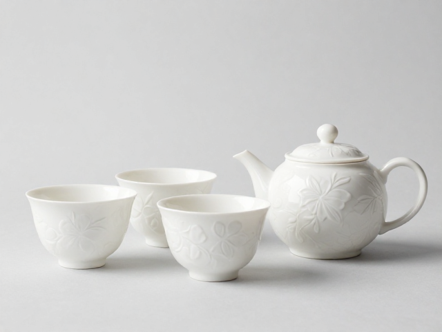 白色陶瓷浅浮雕茶具套装,精致浮雕工艺与典雅白瓷的完美融合