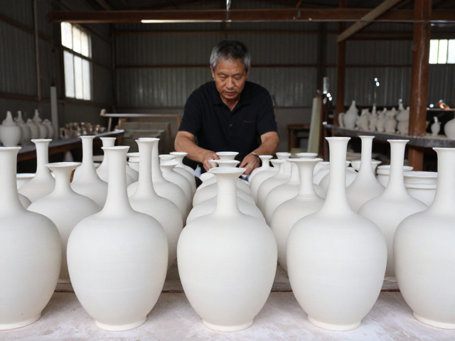 德化陶瓷传统窑口延续,揭秘作者背景与工作室匠心传承