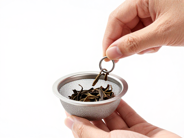茶席扣环怎么用？拨取茶叶与茶漏滤网组合的使用技巧