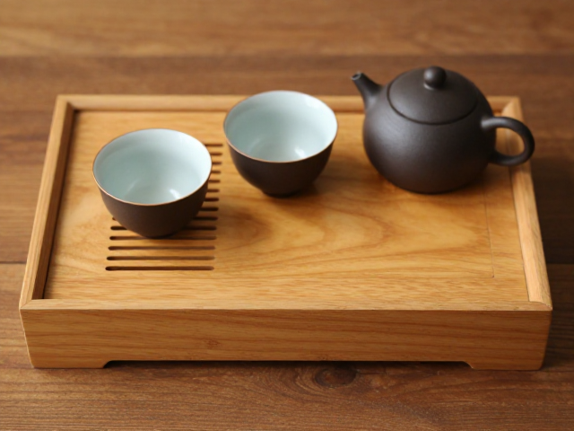 木质茶盘的温润底色