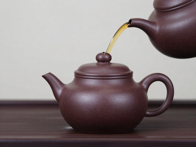 素烧壶冲泡普洱茶的关键操作细节