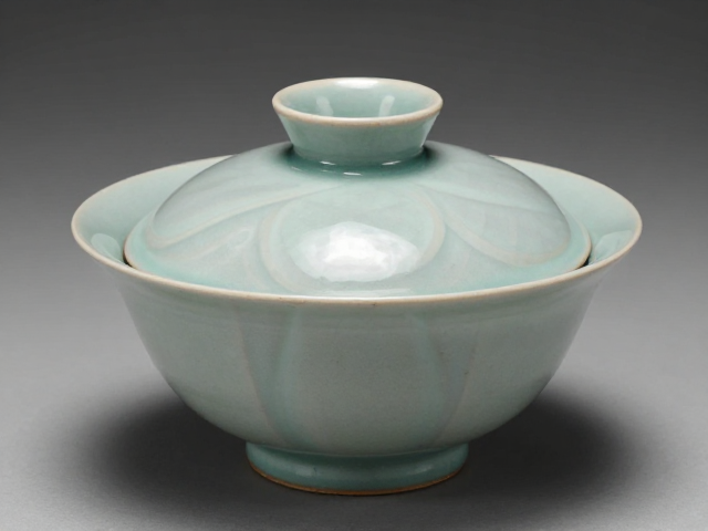 唐代秘色瓷荷叶茶盏珍品