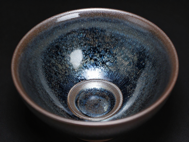 铁系釉料的微观结晶机制