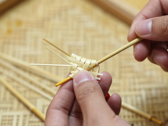竹丝扣瓷茶针的编织成型技巧