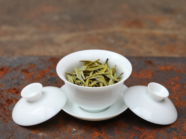 白茶的原料特质与冲泡逻辑