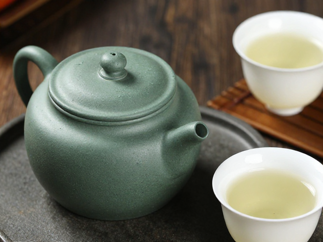 绿泥紫砂泥料的透气性与泡茶适配性