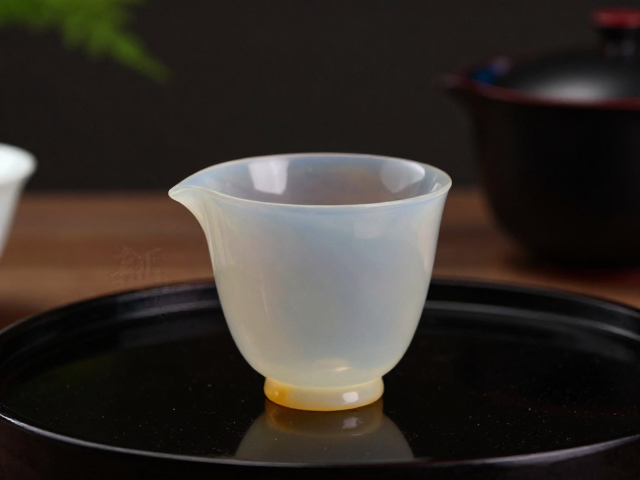 漆器工艺的深邃色彩与茶席氛围营造
