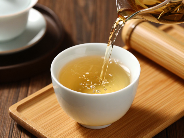 现代陶瓷与竹木茶器，普洱茶冲泡的东方美学指南