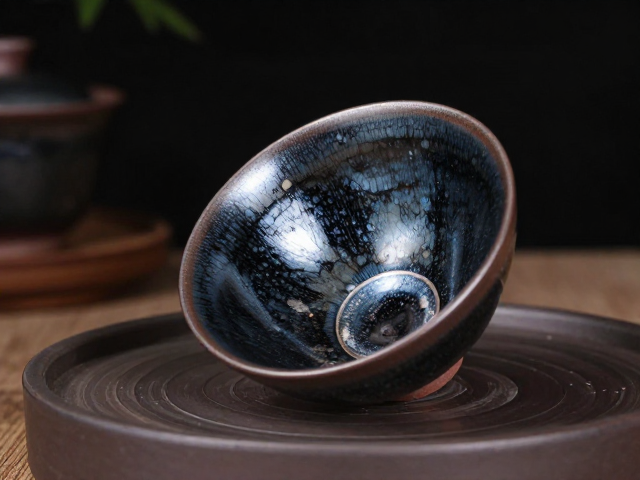 水吉镇油滴建盏经典款，手工拉坯工艺与茶盘搭配指南