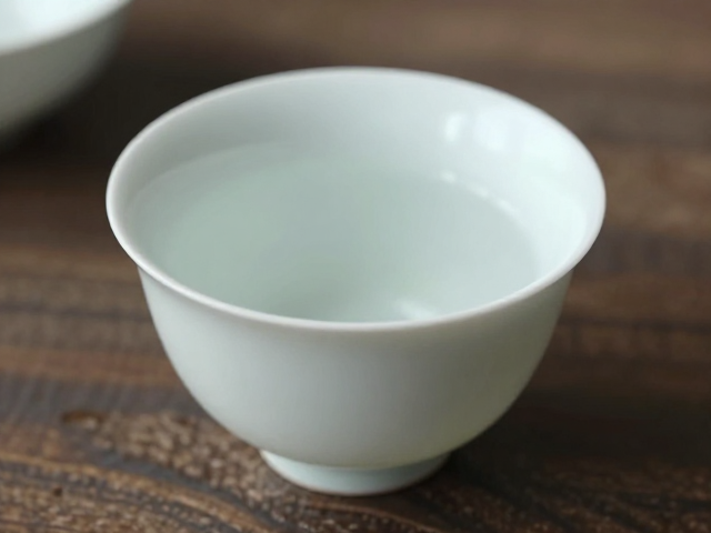 工艺细节与釉色纯净度