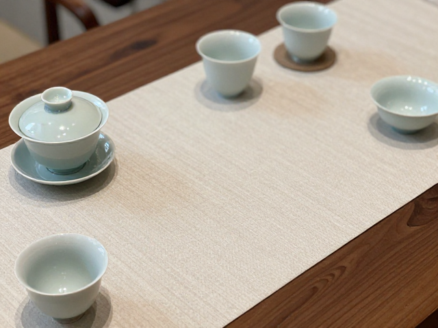 茶席布铺设与盖碗摆放的空间秩序