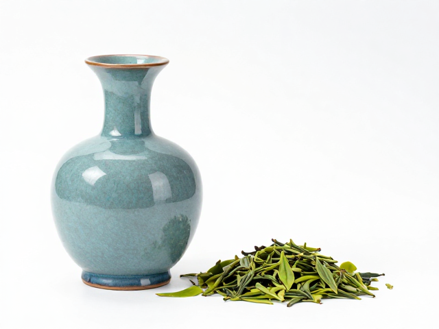 绿茶清韵与瓷釉色泽的感官对话