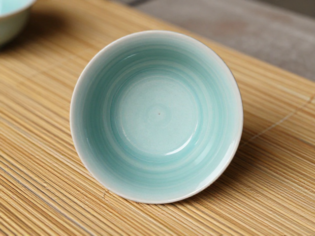 粉青釉工艺:高温下的色彩哲学