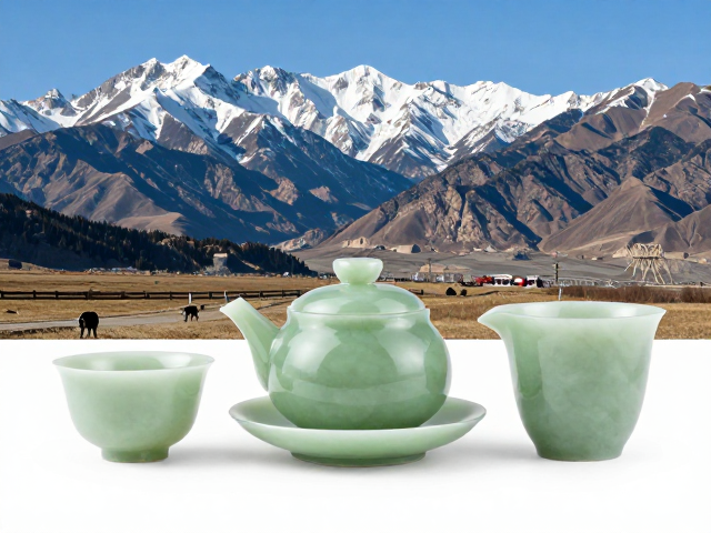 新疆和田玉茶具原料产区探秘，绿茶与茶玉合一的极致体验