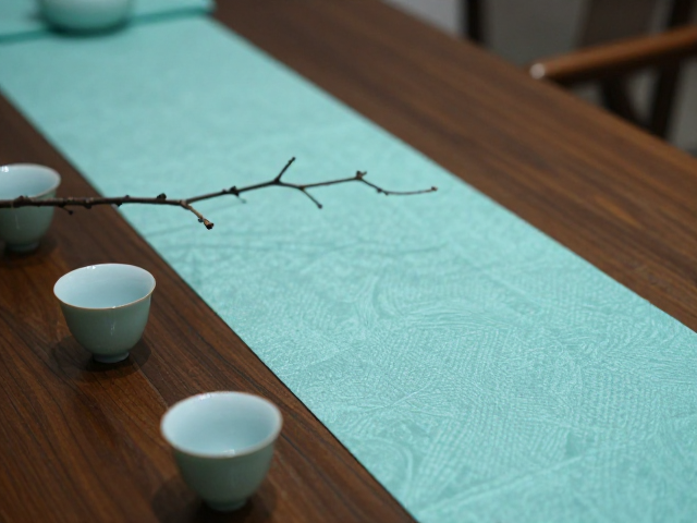 茶席布铺设的技法细节与层次构建