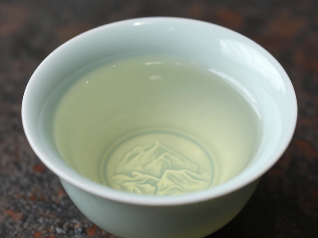 普洱茶汤色泽与影青釉色的视觉互补