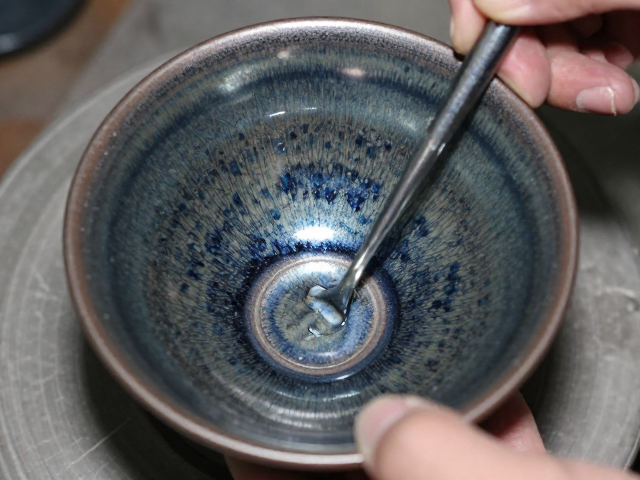 手工施釉与微观结构的从属关系