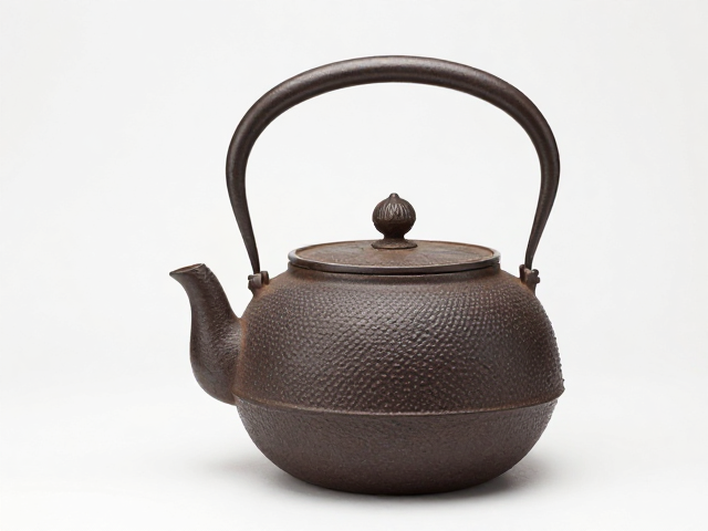 日本山形县老铁壶产区揭秘，锡器防高温变形与高端茶礼定制指南