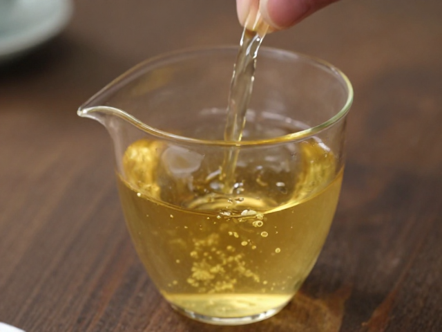 公道杯的使用与分茶技巧:实现口感均匀的核心