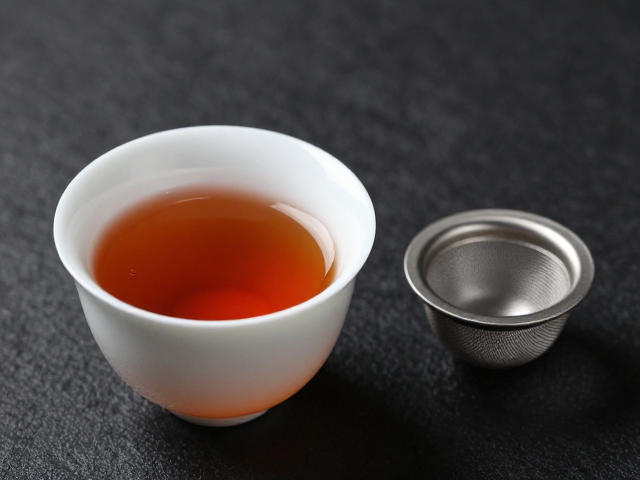 黑茶冲泡必备,陶瓷公道杯搭配茶滤,提升茶汤纯净度与口感