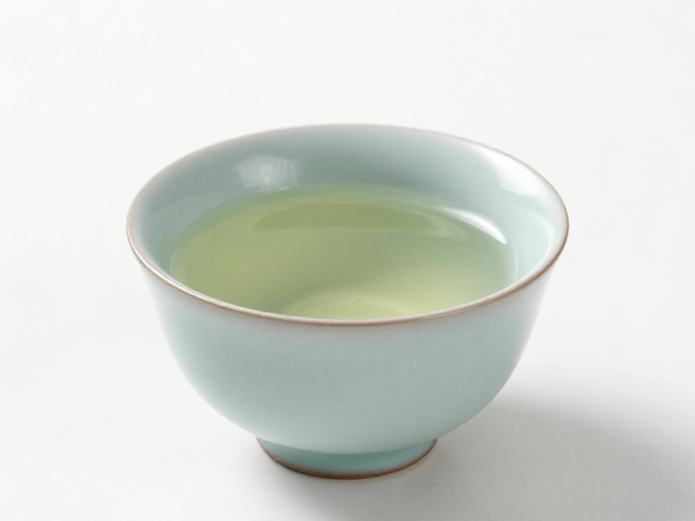 汝窑天青釉面的物理特性与绿茶汤色表现