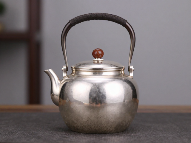 银壶在茶事活动中的实用与审美价值