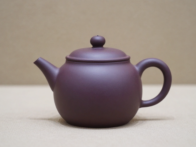 云南建水紫陶茶具,造型沉稳大气,尽显东方茶艺美学
