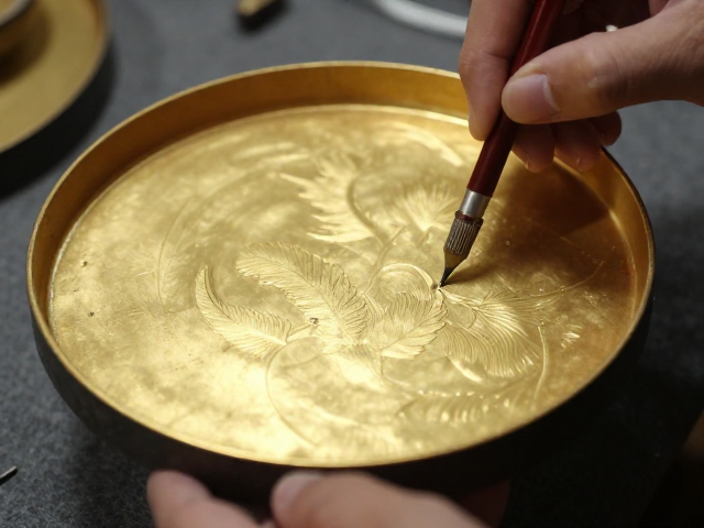 古玩市场金缮修复揭秘,传统金缮技艺如何修复古董?