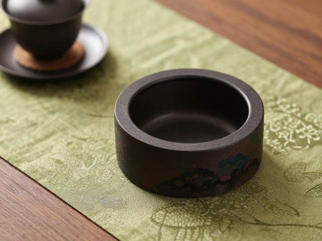 茶席布搭配香云纱茶洗,新中式茶空间美学指南