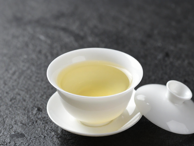 盖碗醒茶技巧,实现茶水分离,提升茶汤口感