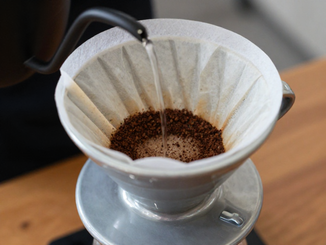 V60滤纸折叠与预湿：构建稳定的萃取基底