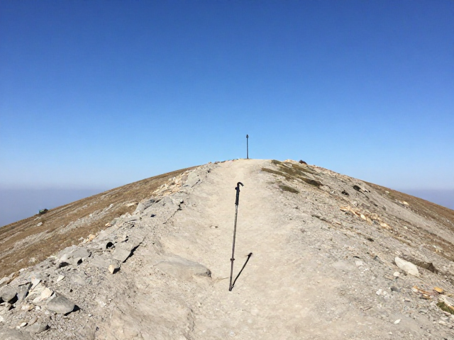 朝圣之旅，交通直达的登山圣地，一根杖开启心灵净化之路