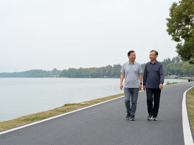 湖畔漫步的康养价值与路线选择