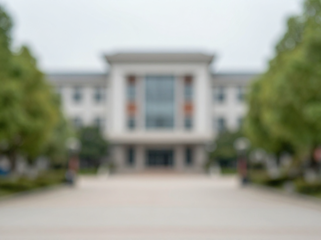 模糊根源分析:为何校园与企业图片常失焦