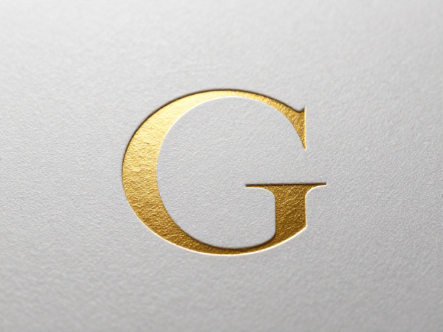 Logo烫金工艺解析:肌理磨砂与表面处理的视觉博弈