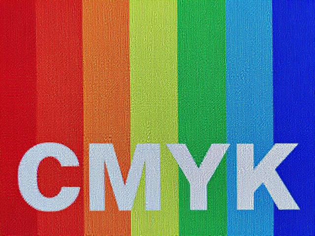 CMYK与RGB区别,电子屏海报适配与高清无模糊素材选用指南