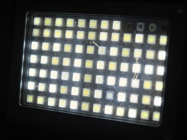 LED灯组呼吸灯效异常?检查线路老化防短路故障