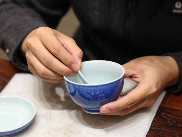 宫廷古瓷釉色鉴赏的核心逻辑