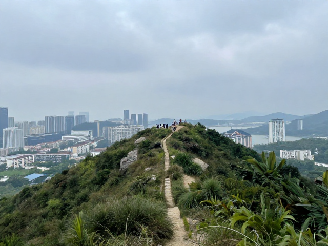 周末城市周边单日徒步攻略，休闲入门级路线，终点直达XX山