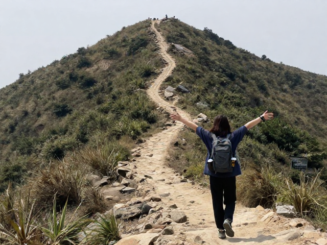 网红徒步野路岔路多?附热门路线攻略与山顶合影点