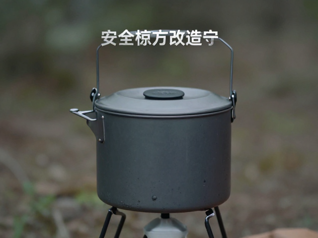 衣物系统:面料科技与层叠逻辑的实用主义