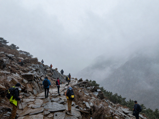 国内经典徒步目的地完整指南,雷雨暴雪天气摄影避坑与出片攻略