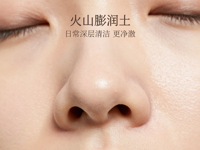 依据黑头严重程度精准调控用量