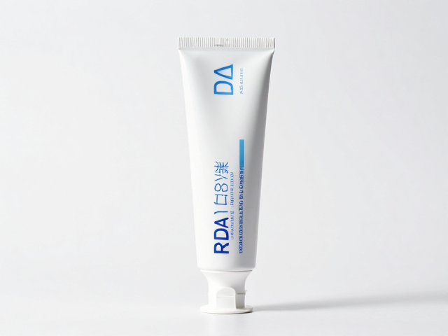 RDA低研磨值美白牙膏,白色膏体温和去黄不伤牙