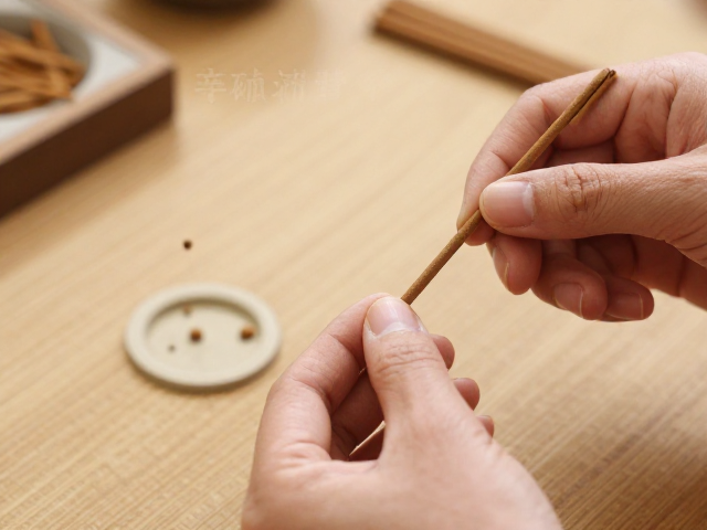 香氛调配与手工制香的定型技巧