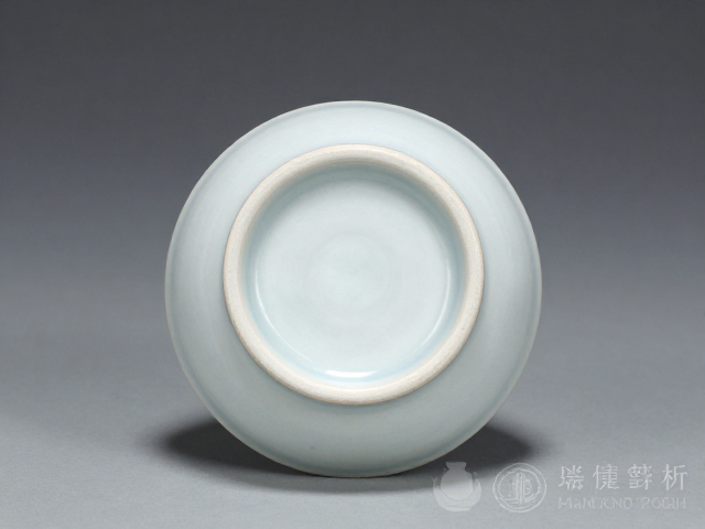 瓷器底足与品相如何影响价值?材质综合应用全解析