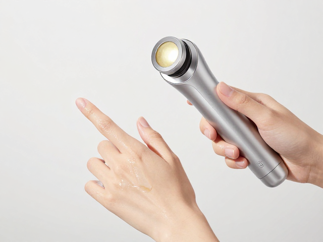 精准涂抹与仪器导入:激活渗透效能